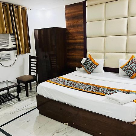 Hotel Marina Near Igi Airport Delhi New Delhi Bagian luar foto