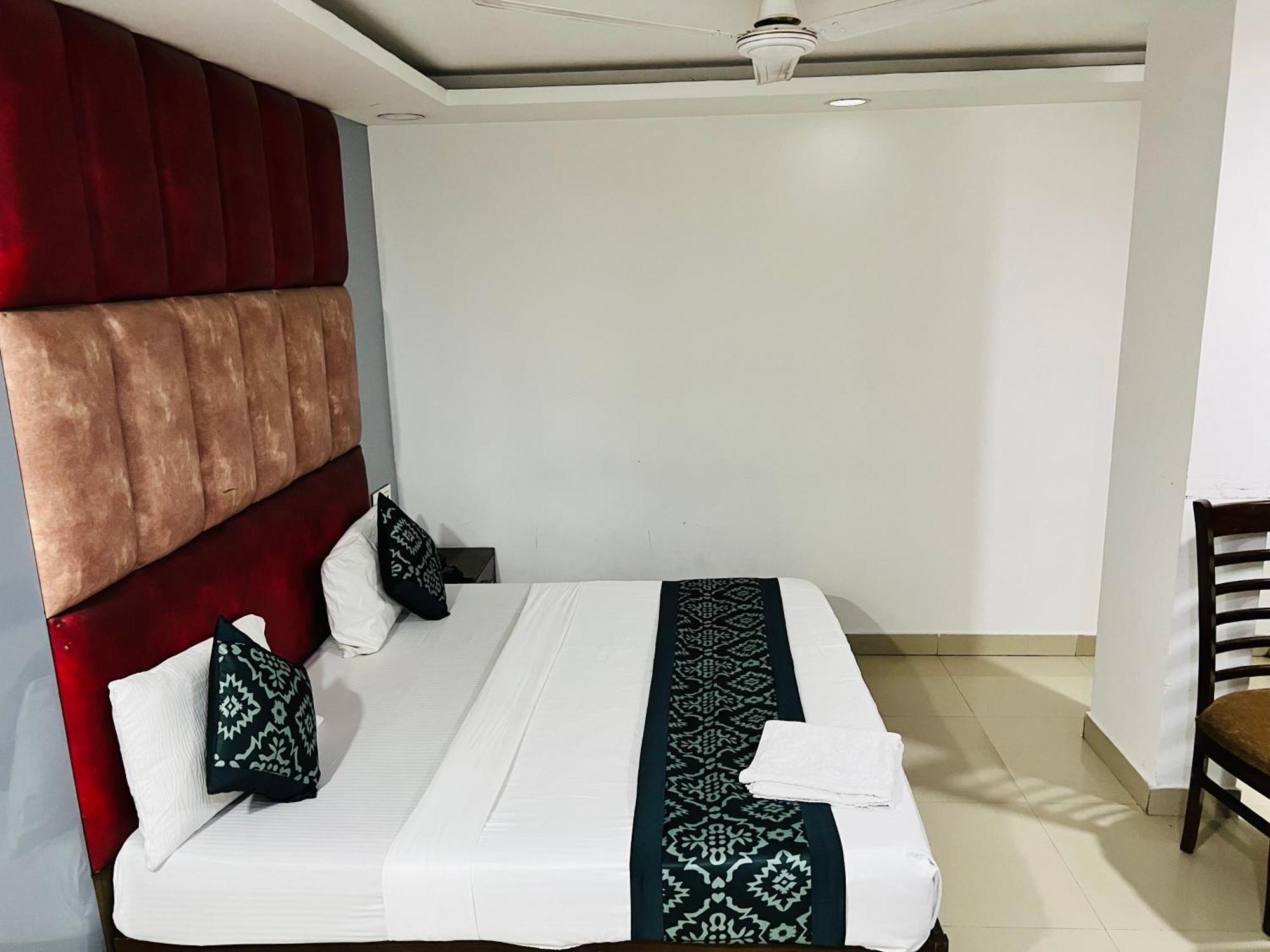 Hotel Marina Near Igi Airport Delhi New Delhi Bagian luar foto