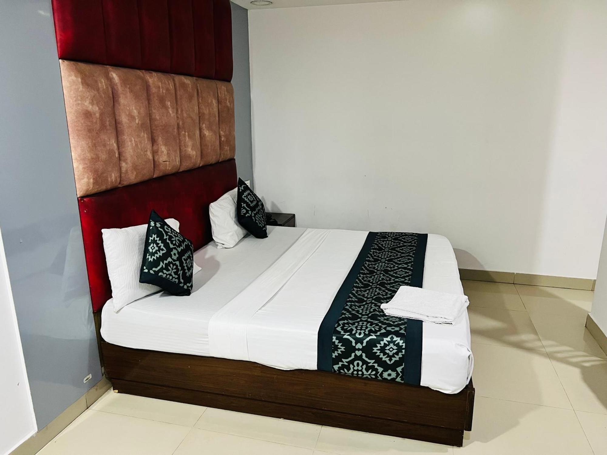 Hotel Marina Near Igi Airport Delhi New Delhi Bagian luar foto