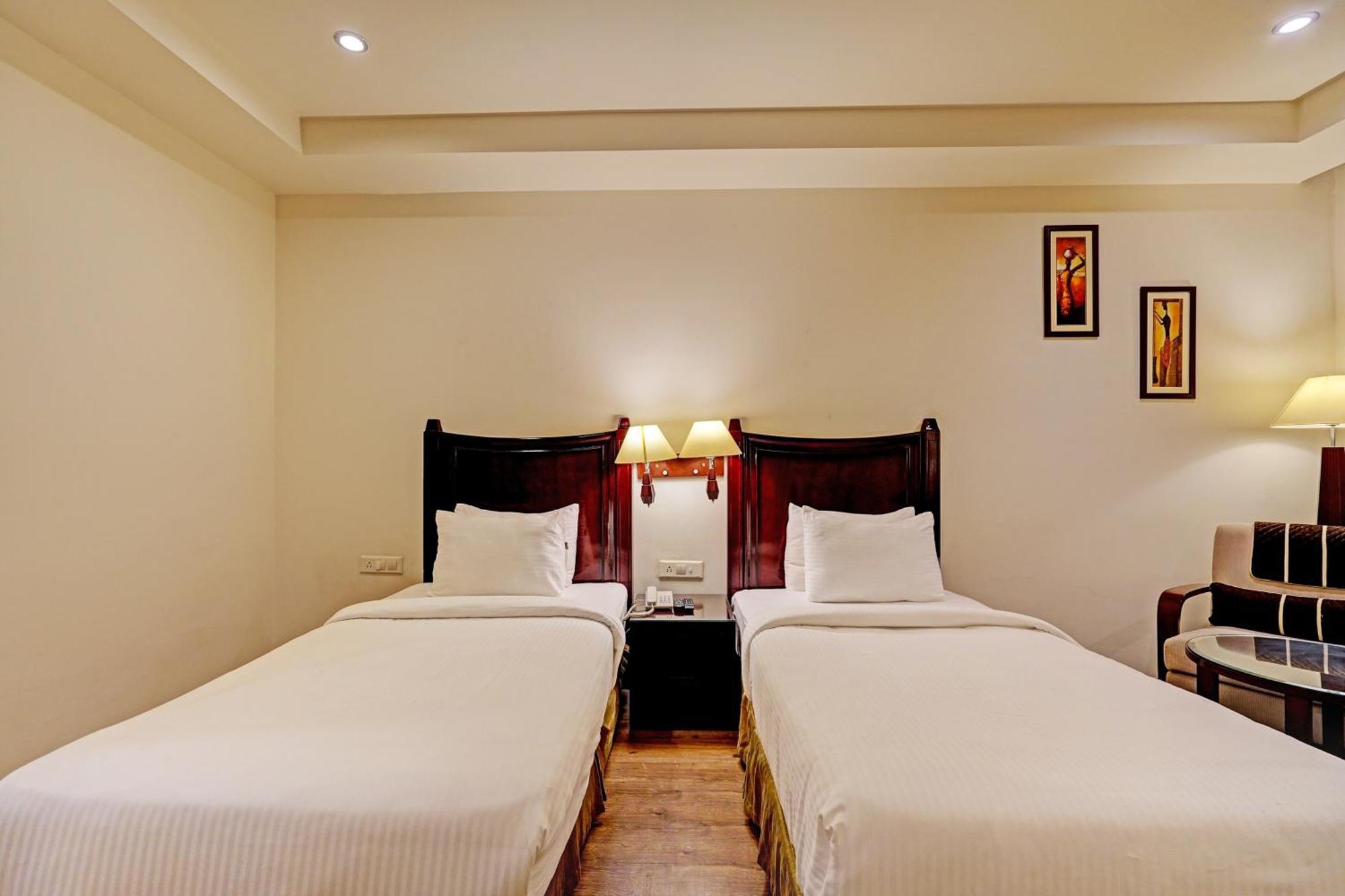 Hotel Marina Near Igi Airport Delhi New Delhi Bagian luar foto
